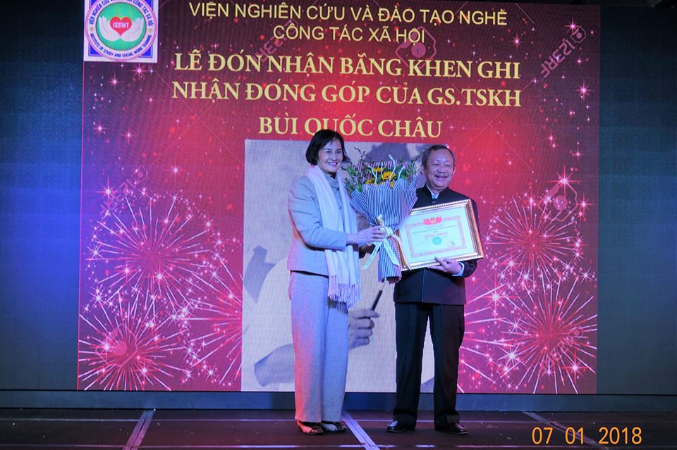 Gs.TSKH Bùi Quốc Châu nhận bằng khen