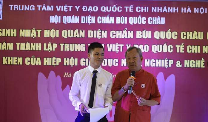 Thầy Vũ Văn Hội phát biểu